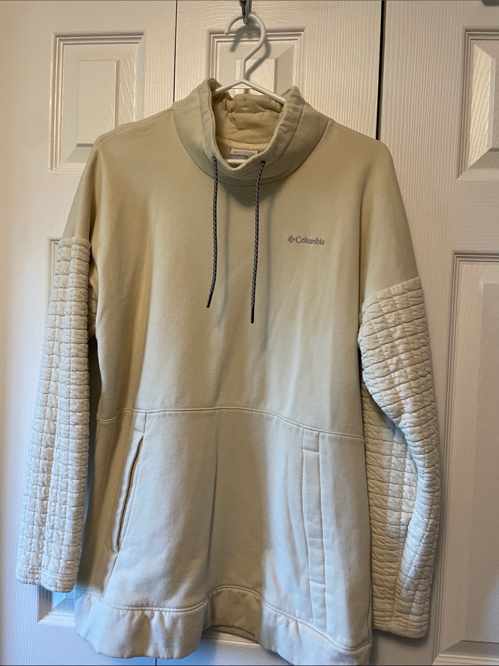 Columbia Men’s Cream Quilted-Sleeve Turtleneck Pullover
